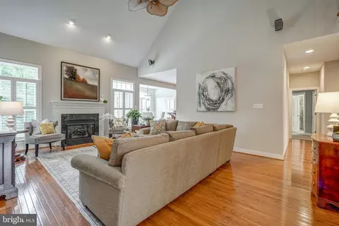 Living - 3013 Hedgeway Pl, Midlothian, VA 23113 photo 4 of 10