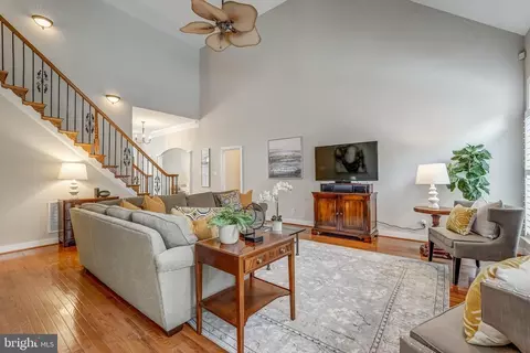 Living - 3013 Hedgeway Pl, Midlothian, VA 23113 photo 7 of 10