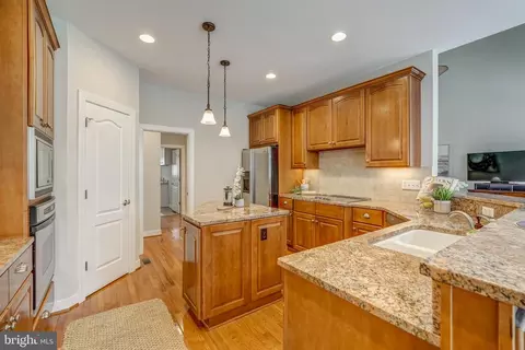 Kitchen - 3013 Hedgeway Pl, Midlothian, VA 23113 photo 3 of 7