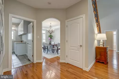 Entry Way - 3013 Hedgeway Pl, Midlothian, VA 23113 photo 5 of 9