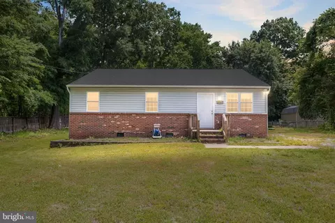 15207 Spruce Ave, Chester, VA 23836