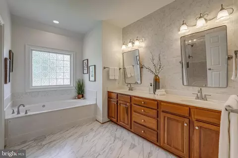 Bath - 3260 Queens Grant Dr, Midlothian, VA 23113 photo 2 of 8
