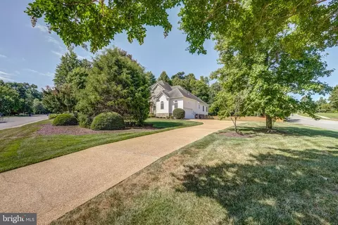 Exterior - 3260 Queens Grant Dr, Midlothian, VA 23113 photo 5 of 17