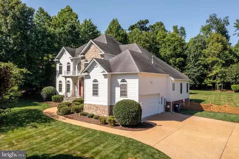 Exterior - 3260 Queens Grant Dr, Midlothian, VA 23113 photo 2 of 17