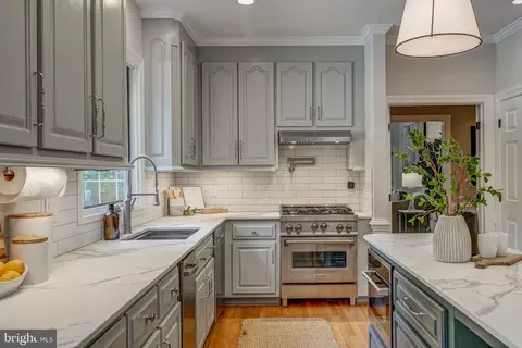 Kitchen - 2310 Chartstone Dr, Midlothian, VA 23113 photo 7 of 9