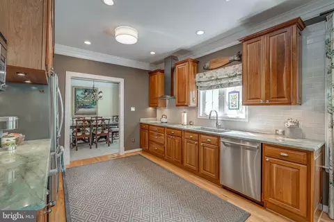 Kitchen - 13124 Penhurst Rd, Midlothian, VA 23113 photo 4 of 6