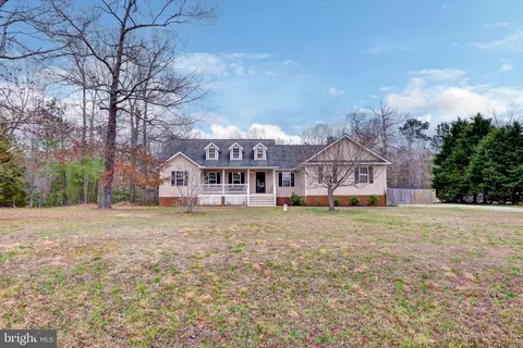 11841 Bechwood Forest Dr, Chesterfield, VA 23838