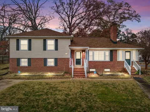 1524 Walnut Dr, Chester, VA 23836