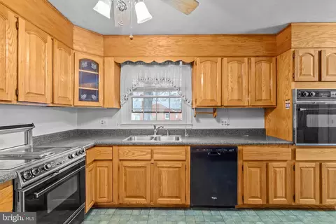 Kitchen - 1524 Walnut Dr, Chester, VA 23836 photo 2 of 2