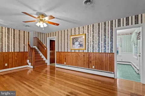 Living - 1524 Walnut Dr, Chester, VA 23836 photo 2 of 3