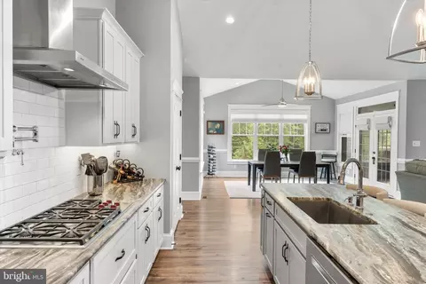 Kitchen - 13510 Kelham Rd, Midlothian, VA 23113 photo 3 of 4