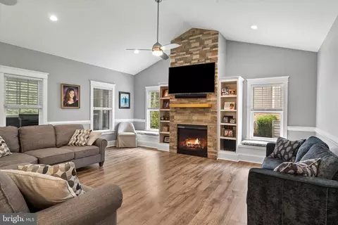 Living - 13510 Kelham Rd, Midlothian, VA 23113 photo 2 of 3