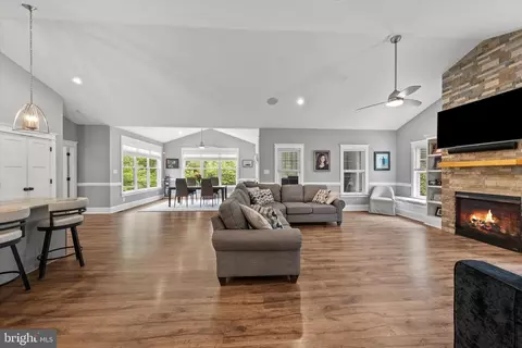 Living - 13510 Kelham Rd, Midlothian, VA 23113 photo 1 of 3