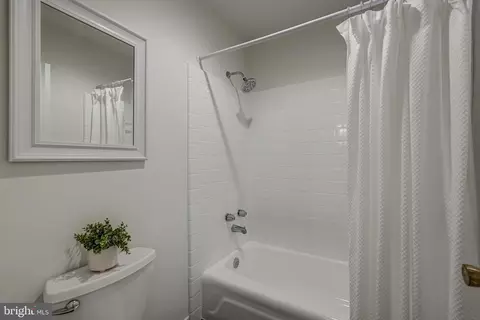 Bath - 3520 Musket Dr, Midlothian, VA 23113 photo 3 of 6