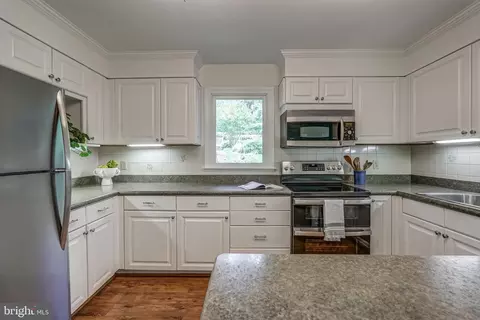 Kitchen - 3520 Musket Dr, Midlothian, VA 23113 photo 4 of 4