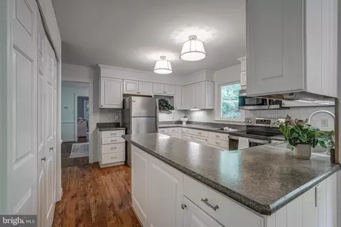 Kitchen - 3520 Musket Dr, Midlothian, VA 23113 photo 3 of 4