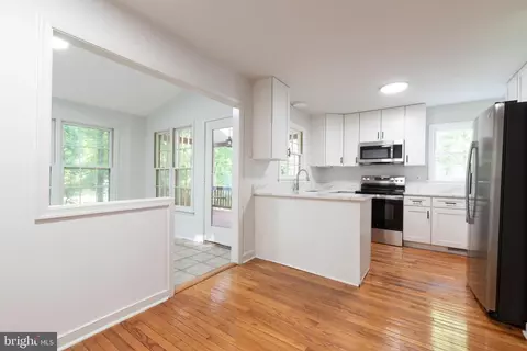 Entry Way - 6011 Mill Spring Ct, Midlothian, VA 23112 photo 2 of 5