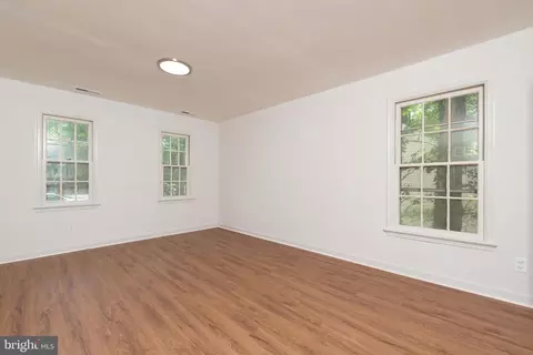 Living - 6011 Mill Spring Ct, Midlothian, VA 23112 photo 4 of 4