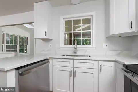 Kitchen - 6011 Mill Spring Ct, Midlothian, VA 23112 photo 2 of 2
