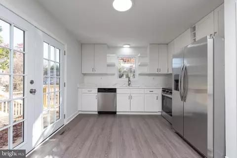 Kitchen - 1709 Headwaters Rd, Midlothian, VA 23113 photo 2 of 2