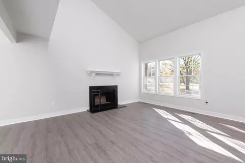 Living - 1709 Headwaters Rd, Midlothian, VA 23113 photo 3 of 6