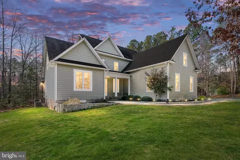 8825 First Branch Ln, Chesterfield, VA 23838