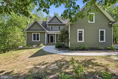 8825 First Branch Ln, Chesterfield, VA 23838