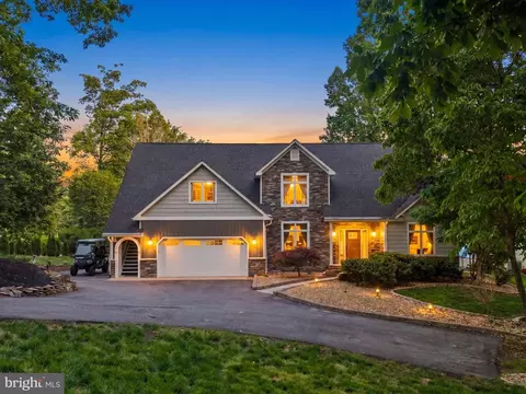 20149 Oak River Ct, Petersburg, VA 23803