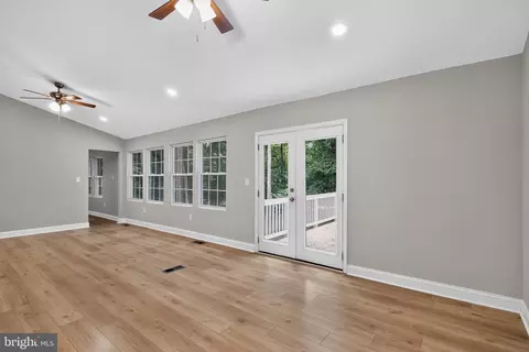 Living - 6222 Willow Glen Rd, Midlothian, VA 23112 photo 1 of 3
