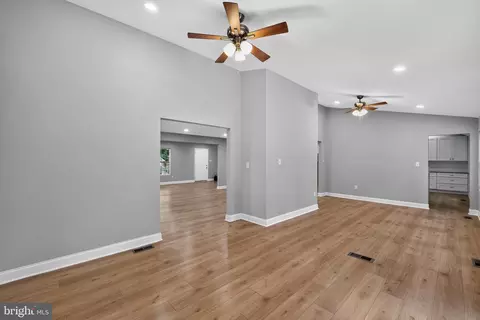 Living - 6222 Willow Glen Rd, Midlothian, VA 23112 photo 3 of 3