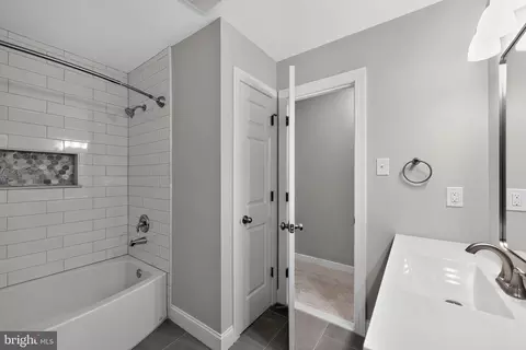 Entry Way - 6222 Willow Glen Rd, Midlothian, VA 23112 photo 1 of 6