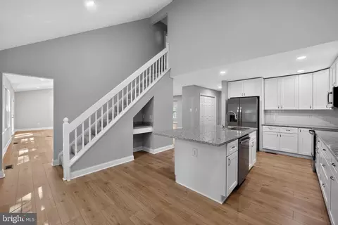 Entry Way - 6222 Willow Glen Rd, Midlothian, VA 23112 photo 5 of 6