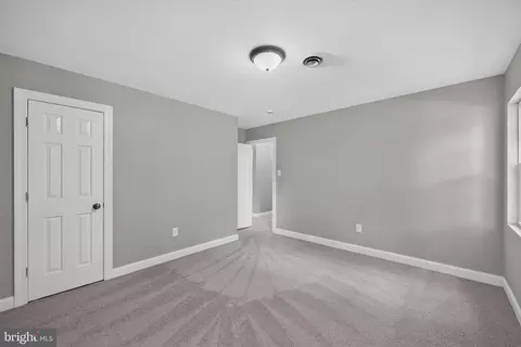 Bedroom - 6222 Willow Glen Rd, Midlothian, VA 23112 photo 4 of 9