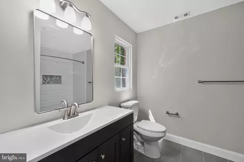 Bath - 6222 Willow Glen Rd, Midlothian, VA 23112 photo 2 of 3