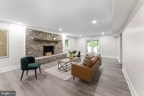 Living - 3211 Barnes Spring Ter, Midlothian, VA 23112 photo 6 of 8