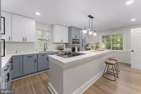 Kitchen - 3211 Barnes Spring Ter, Midlothian, VA 23112 photo 2 of 7