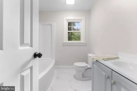 Bath - 3211 Barnes Spring Ter, Midlothian, VA 23112 photo 2 of 6