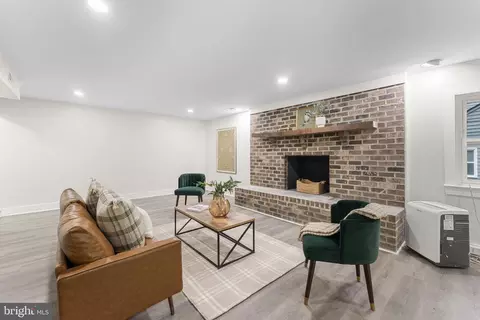 Living - 3211 Barnes Spring Ter, Midlothian, VA 23112 photo 7 of 8