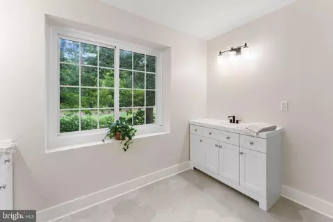 Bath - 3211 Barnes Spring Ter, Midlothian, VA 23112 photo 5 of 6