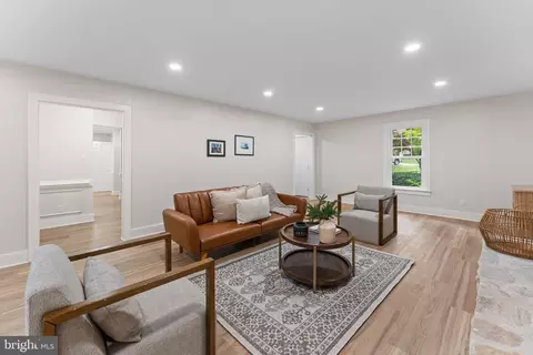 Living - 3211 Barnes Spring Ter, Midlothian, VA 23112 photo 5 of 8