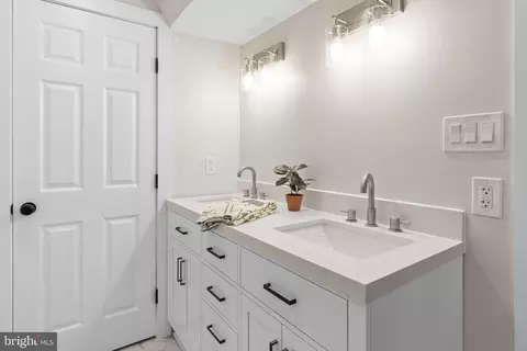 Bath - 3211 Barnes Spring Ter, Midlothian, VA 23112 photo 6 of 6