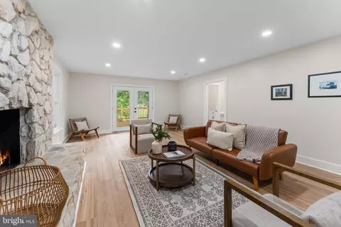 Living - 3211 Barnes Spring Ter, Midlothian, VA 23112 photo 4 of 8