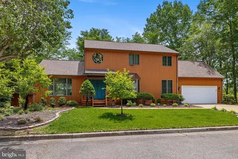 219 Breezy Hill Dr, Colonial Heights, VA 23834