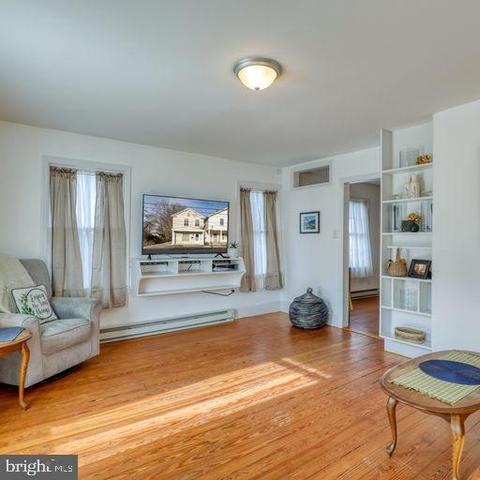 216 E Main St, Berryville, VA 22611