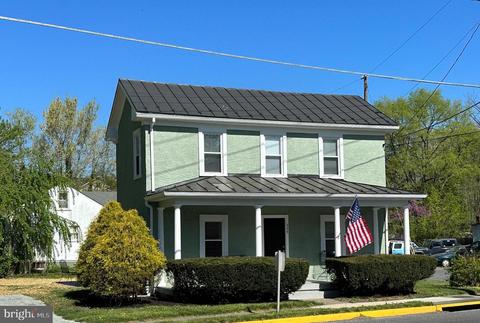 223 N Buckmarsh St, Berryville, VA 22611