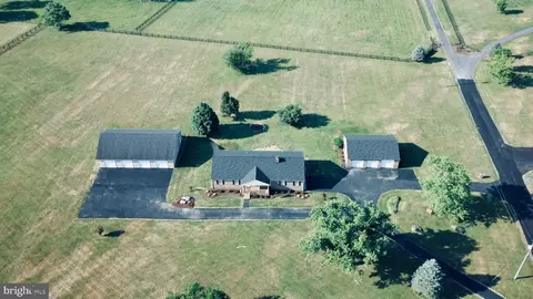 17 Stone Hill Ln, Berryville, VA 22611