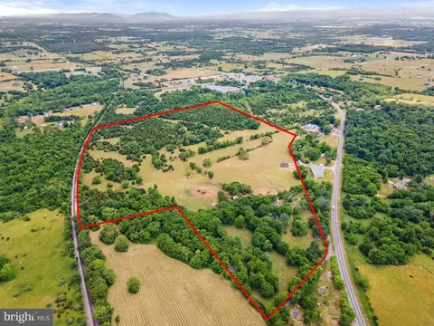 5 Old Waterloo Road, Boyce, VA 22620