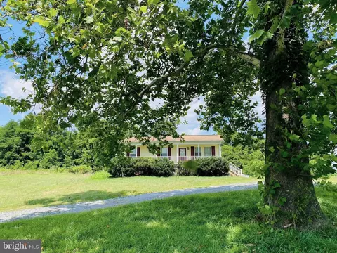 1830 Senseny Rd, Berryville, VA 22611