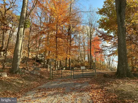 132 Mt Carmel Rd, Paris, VA 20130