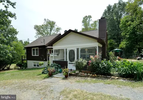 125 River Park Ln, Bluemont, VA 20135
